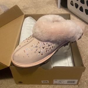 NWT never been worn UGG pink slippers with jewels